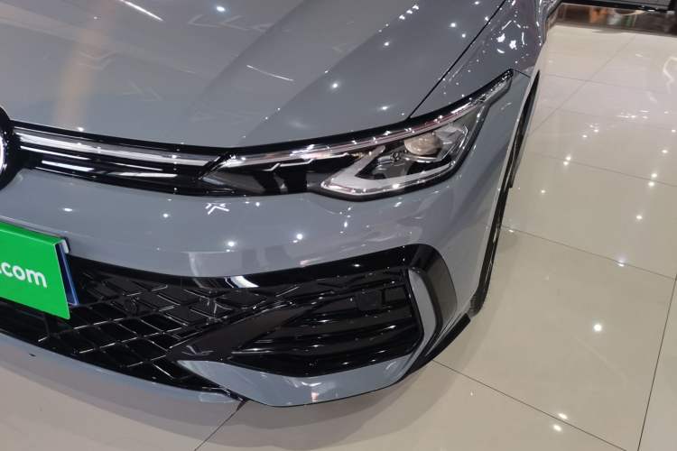 Used Volkswagen Golf 2025 Facelift 300TSI R-Line
