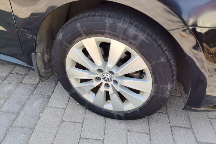 Used Volkswagen Lavida 2013 Revised Classic 1.6L Manual Fashion Edition Right Front Wheel Hub