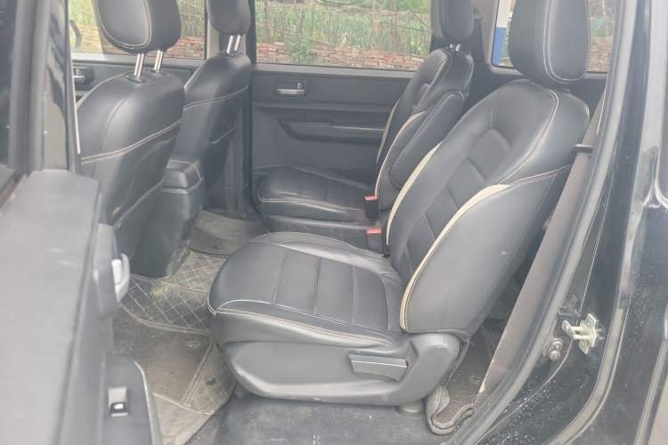 Used Wuling Hongguang PLUS 2019 1.5T Manual Luxury 7-Seater
