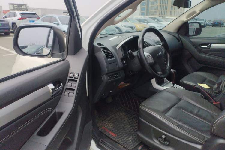 Used Isuzu mu-X 2015 2.5T Two-Wheel Drive Automatic Luxury Edition 7 Seats Driver Seat