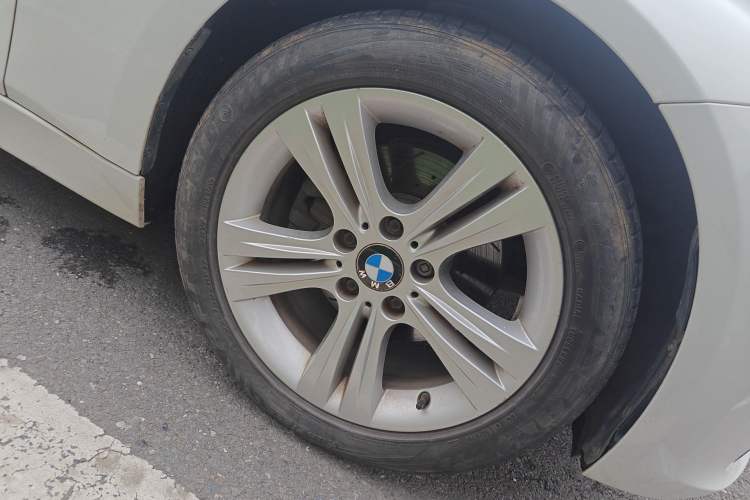Used BMW 3 Series 2015 328i Sport Design Package Right Front Wheel Hub