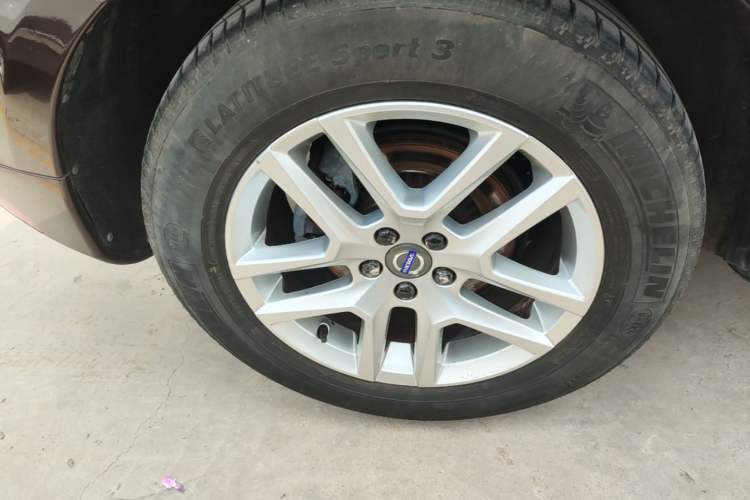 Used Volvo XC60 2017 T5 Smart Upgrade Edition Right Rear Wheel Hub