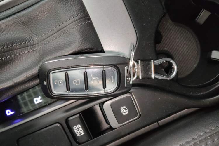 Used Hyundai Santa Fe 2013 2.4L Automatic Two-Wheel Drive Smart Version Vehicle Key