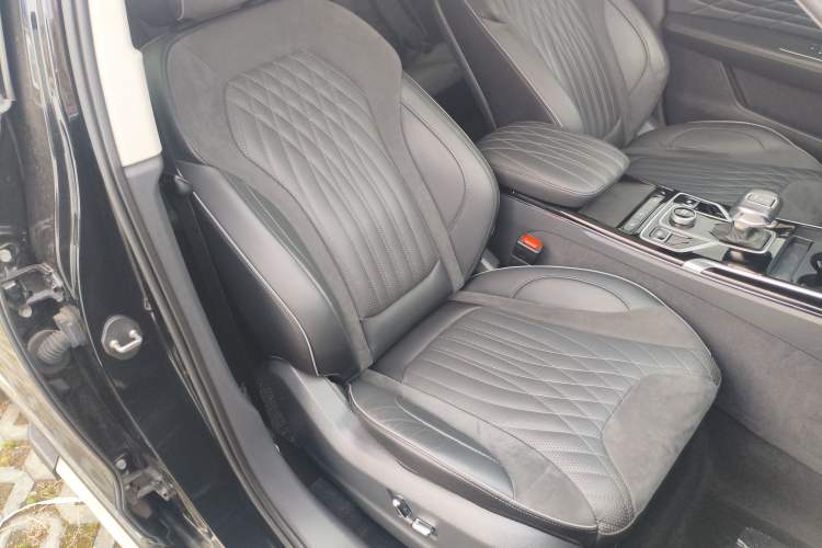 Used Hongqi HS5 2022 Facelifted Version 2.0T Smart Connect Flagship All-Wheel-Drive Edition Right Front Seat
