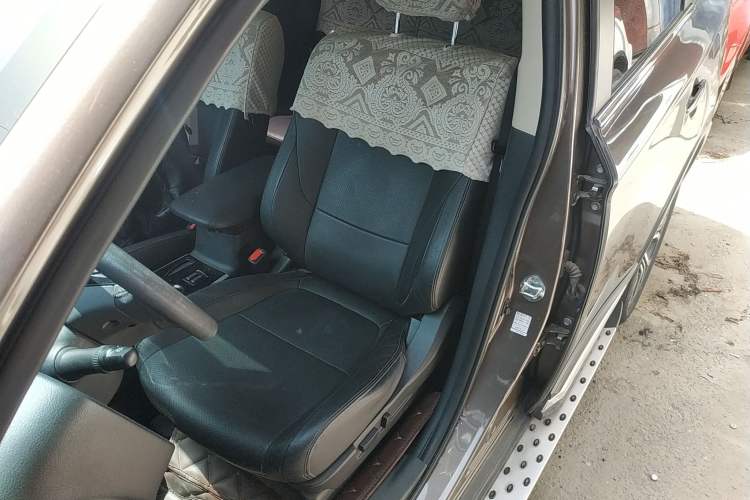 Used Mitsubishi Outlander 2018 2.0L Two-Wheel Drive Glory Edition 5 Seats Left Front Seat