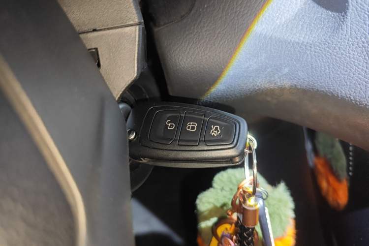 Used Ford Focus 2017 Hatchback 1.6L Manual Fashion Edition SmartDrive Version Vehicle Key