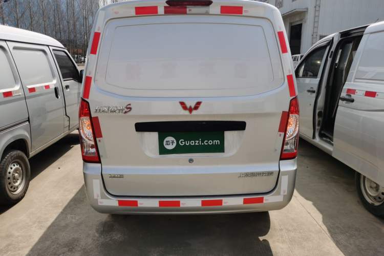 Used Wuling Rongguang S 2021 1.2L Base Model Window-Sealed 5-Seat LSI Car
