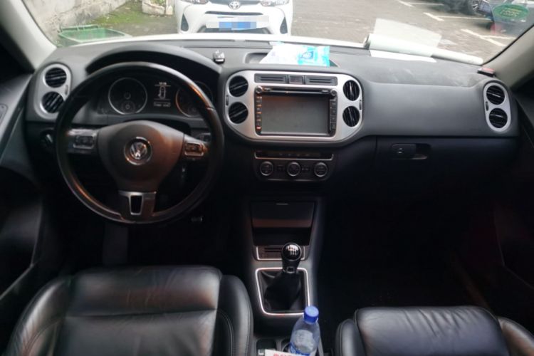 Used Volkswagen Tiguan 2015 1.8TSI Manual Two-Wheel-Drive Limited Edition Center Console