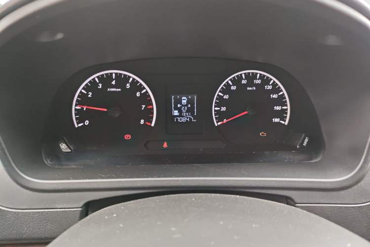 Used FORTHING Lingzhi PLUS 2021 2.0L Manual Luxury 7-Seater Odometer Close Up