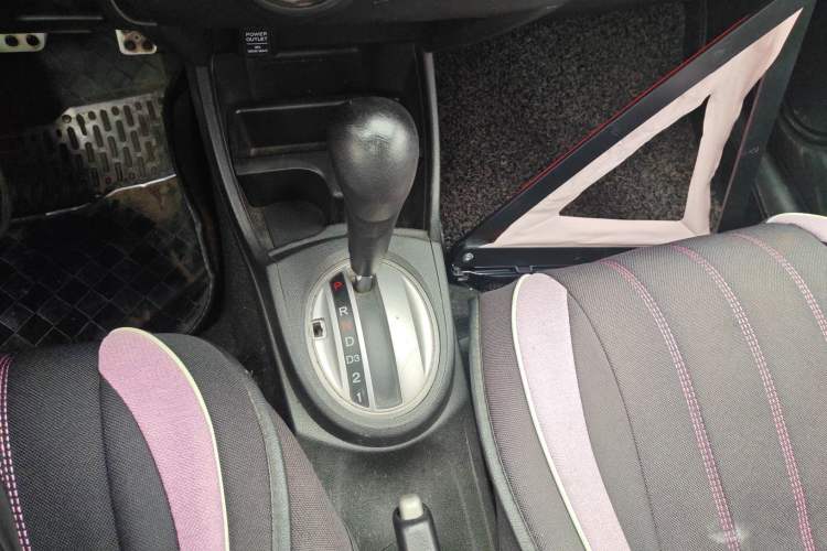 Used Honda Fit 2011 1.3L automatic comfort version Gear Lever