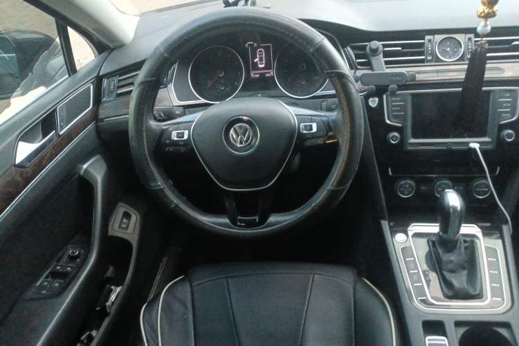 Used Volkswagen Magotan 2017 380TSI DSG Luxury Model
