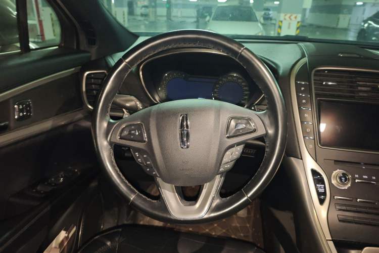 Used Lincoln MKX 2017 2.0T Two-Wheel Drive Deluxe Edition
