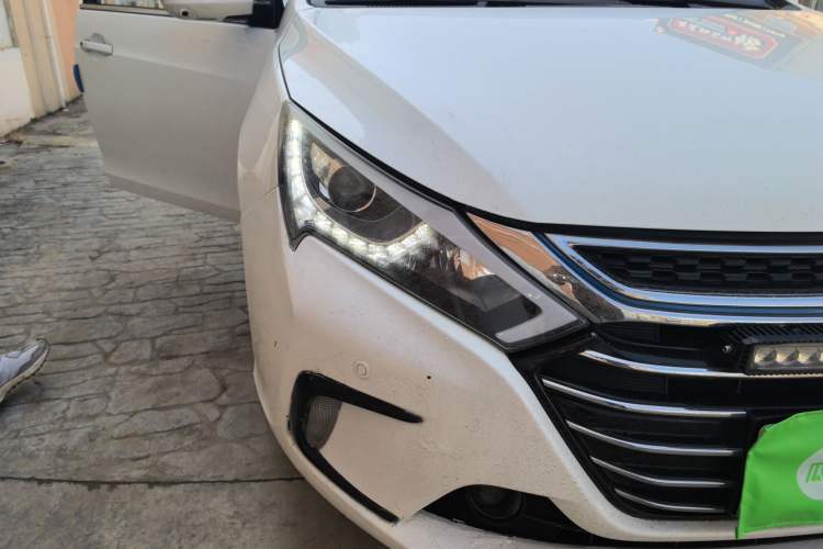 Used BYD Qin New Energy 2017 1.5T Luxury Model Right Front Headlight