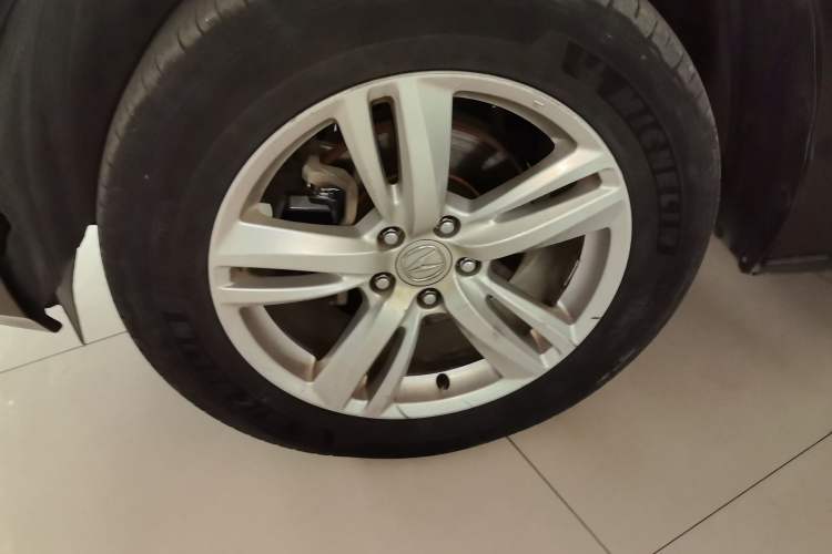 Used Acura RDX 2013 3.0L Two-Wheel Drive Elite Edition Left Front Wheel Hub