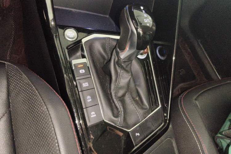 Used Volkswagen Tayron 2020 330TSI Two-Wheel Drive Luxury Smart Connectivity Version Gear Lever