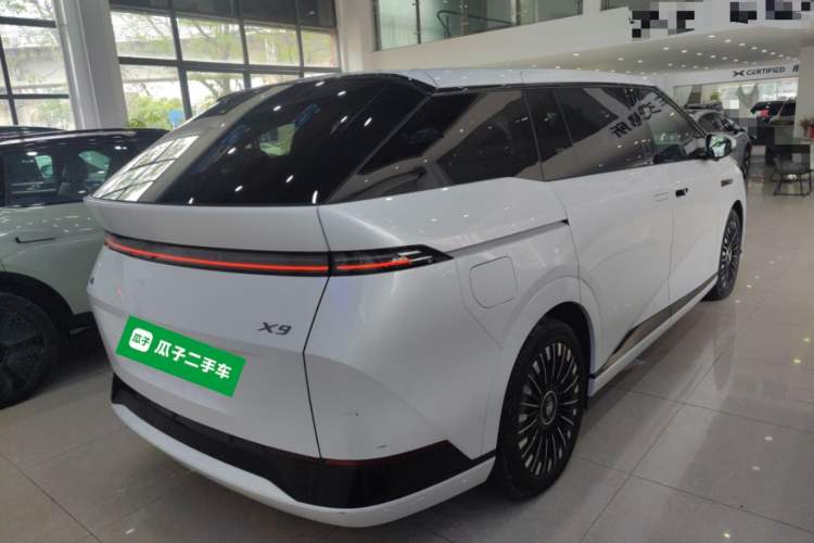 Used XPeng X9 2025 740 Ultra-Long Range Max Rear Right 45 Deg