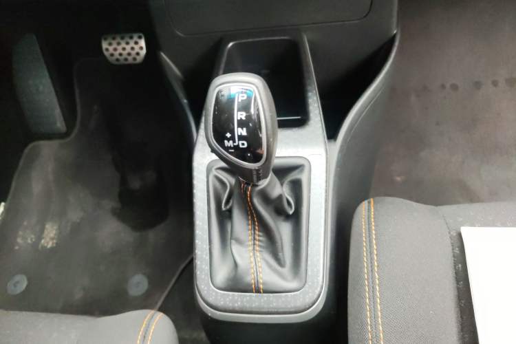 Used Geely Auto Vision X1 2017 1.3L Automatic Fun Edition Gear Lever