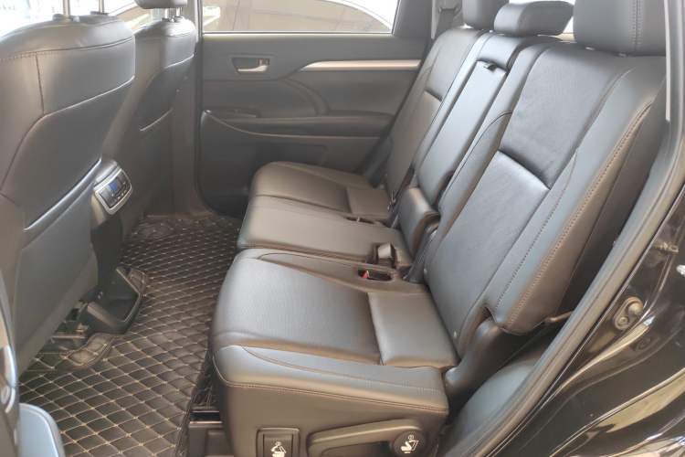 Used Toyota Highlander 2018 2.0T Two-Wheel Drive Luxury Edition 7 Seats China VI Standard Left Rear Seat
