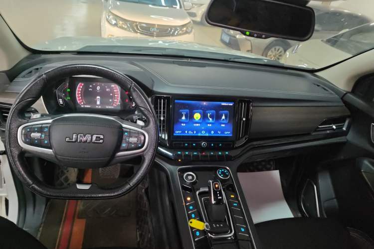 Used JMC Yusheng S350 2020 2.0T Automatic All-Wheel Drive Gasoline Comfort Edition Center Console