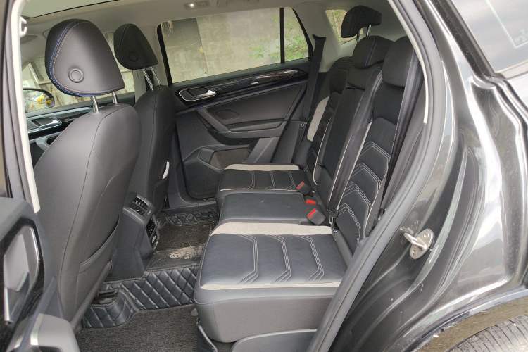 Used Volkswagen Tayron GTE Plug-in Hybrid 2020 1.4T Luxury Model Left Rear Seat