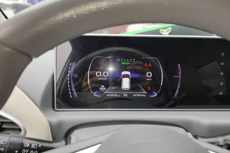 Used ORA White Cat 2022 Upgraded Model 305km Range Luxury Version Lithium-Ion Battery