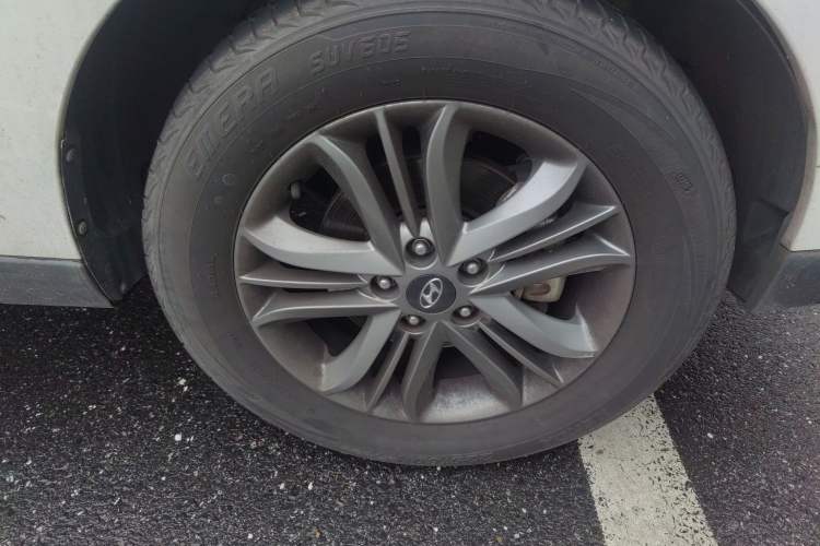 Used Hyundai ix35 2013 2.0L Automatic Two-Wheel Drive Smart GLS China IV Standard Right Front Wheel Hub