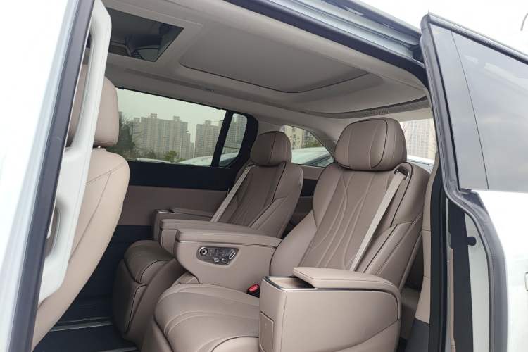 Used XPeng X9 2025 740 Ultra-Long Range Max
