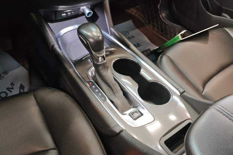 Used Chevrolet Malibu XL 2022 535T Automatic RuiLian Edition Gear Lever