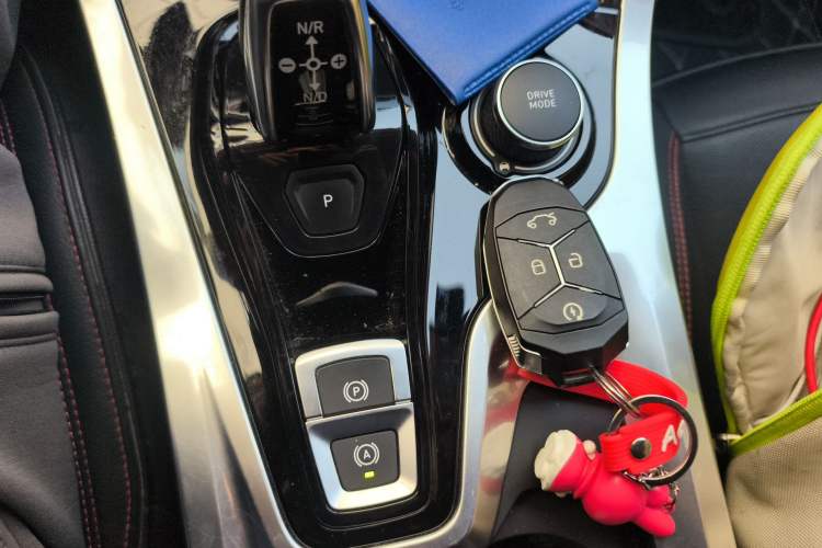 Used Lynk & Co 01 2017 2.0T Four-Wheel Drive Pro Edition Gear Lever