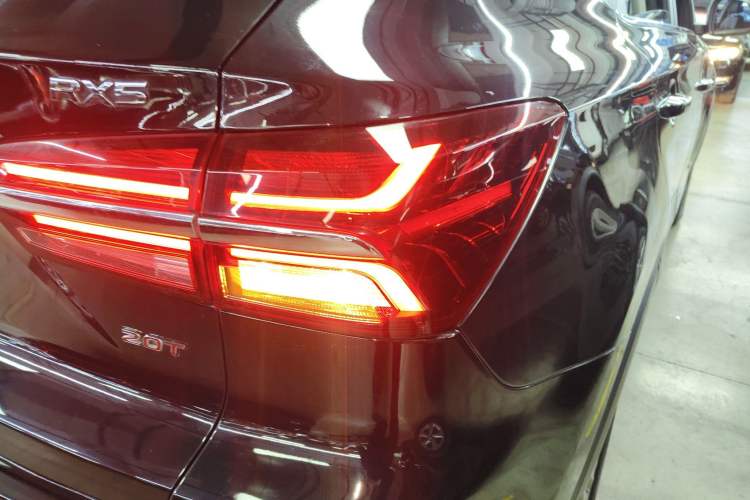 Used Roewe RX5 2018 20T Two-Wheel Drive Automatic Internet Smart Edition
