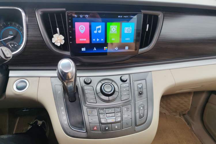 Used Buick GL8 2011 3.0L GT Luxury Business Haoya Edition Audio And AC Panel