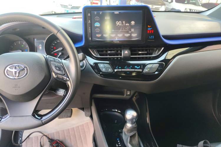 Used Toyota IZOA 2018 2.0L Yichi Version China VI Standard
