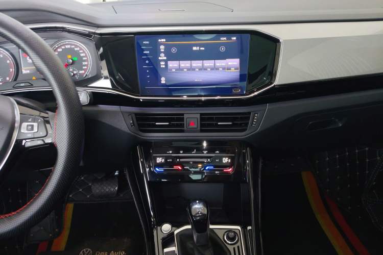 Used Volkswagen Tayron 2022 280TSI Two-Wheel Drive Luxury Smart Connectivity Version Audio And AC Panel