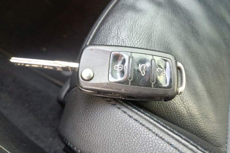 Used Volkswagen Golf 2012 1.4TSI Luxury Convertible Edition Vehicle Key