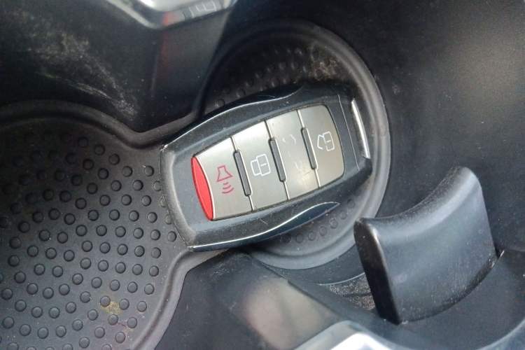 Used Haval H8 2015 2.0T Two-Wheel-Drive Luxury Version Vehicle Key