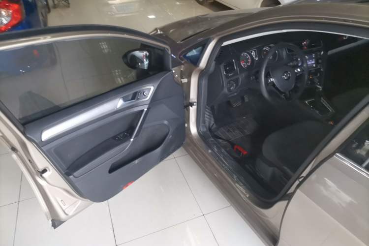 Used Volkswagen Golf 2018 230TSI Automatic Comfort Model
