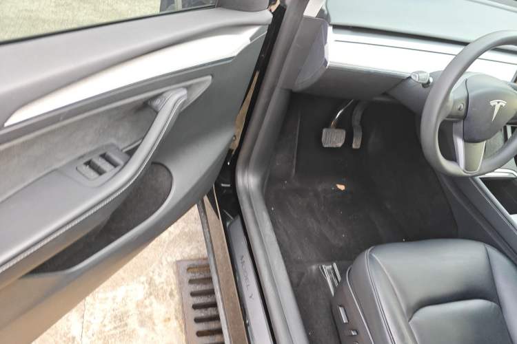 Used Tesla Model Y 2023 Rear-Wheel-Drive Version
