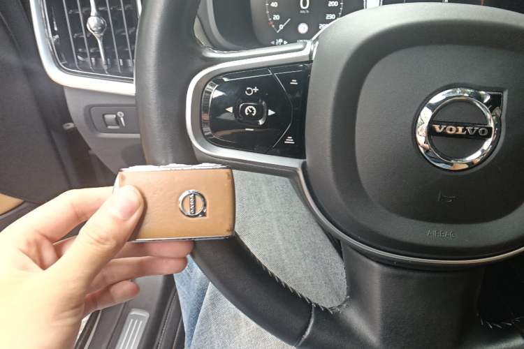 Used Volvo V90 2020 Cross Country T5 AWD Prestige Edition
