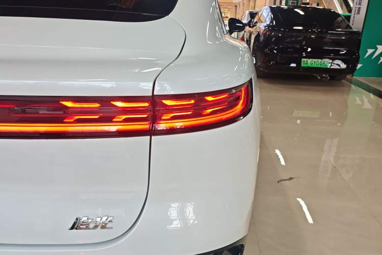 Used VOYAH PASSION 2024 PHEV Four-Wheel Drive Ultra-Long Range Executive Edition Exterior 3