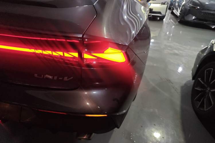 Used Changan UNI-V iDD 2023 Zhidian iDD 1.5T 113km Smart & Fun Version (Rapid Edition)