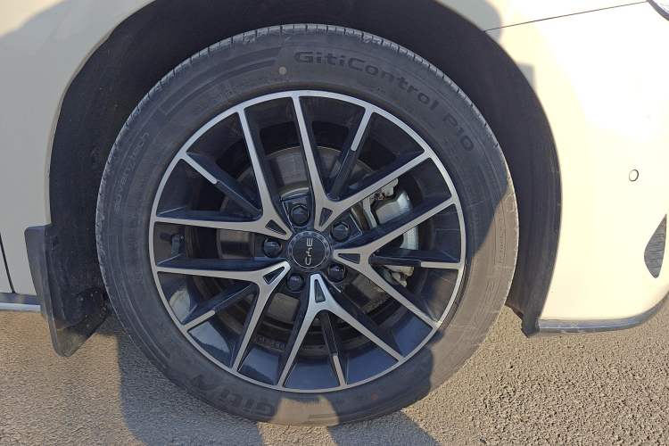 Used BYD Seal 07 DM-i 2025 Intelligent Driving Version DM-i 1.5L 125 km Prestige Edition Right Front Wheel Hub