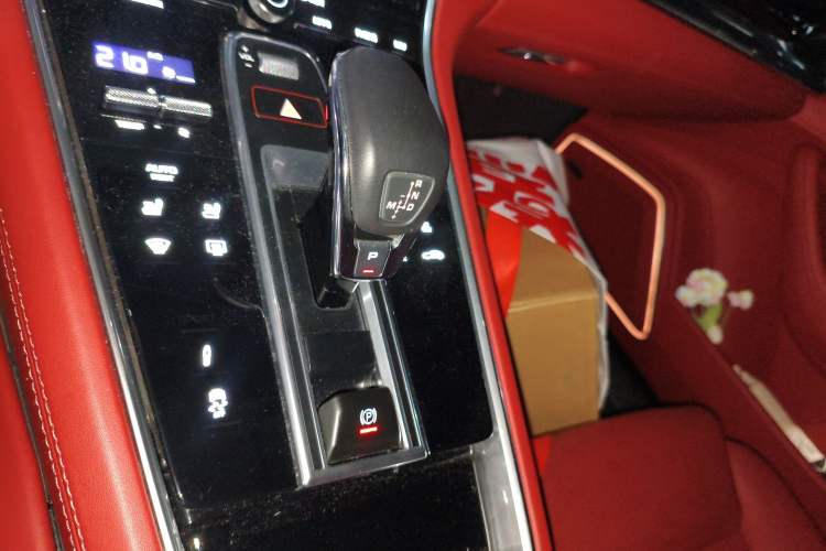 Used Porsche Panamera 2023 Restyled Panamera 4 Executive Extended Platinum Edition 2.9T Gear Lever