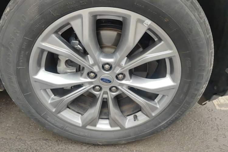 Used Ford Explorer 2020 EcoBoost 285 4x4 Trend Edition 7-Seater Right Front Wheel Hub