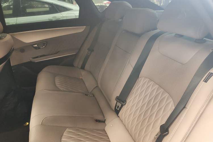 Used BYD Han 2024 EV Glory Edition 605KM Front-Wheel-Drive Premium Model
