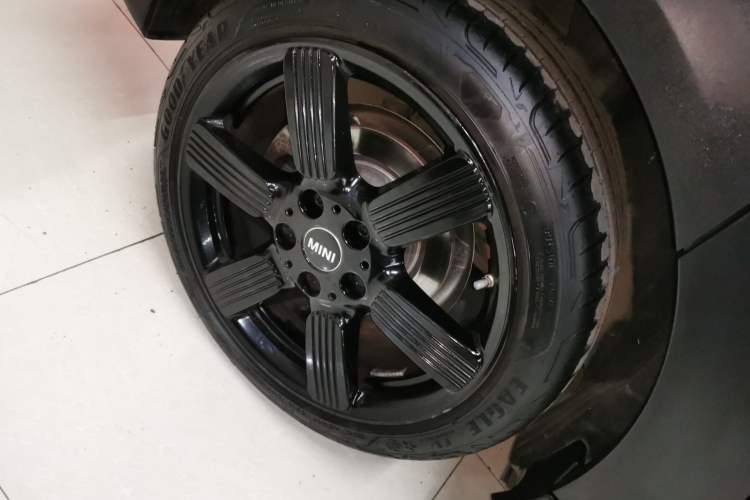 Used MINI MINI 2023 Updated 1.5T COOPER Artist Five-Door Edition
