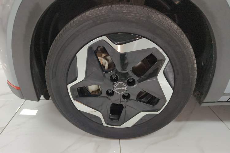 Used BYD Dolphin 2021 405 km Fashion Edition Left Front Wheel Hub