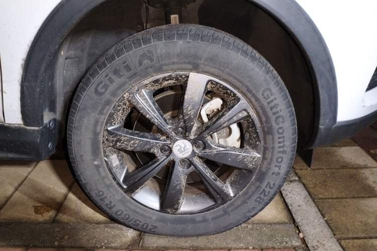 Used BYD Yuan New Energy 2019 EV360 Smart Connect Leading Model Right Front Wheel Hub