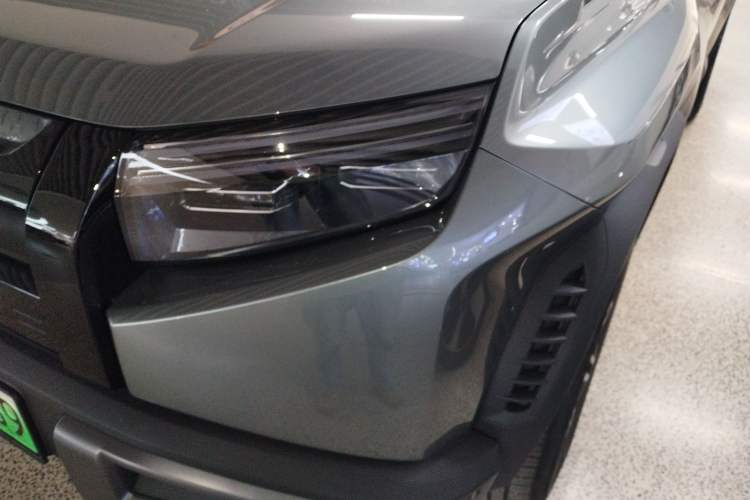 Used Formula Leopard Titanium 3 2025 501 km Range Rear-Wheel Drive Intelligent Driving Max Edition