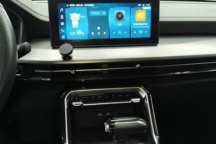 Used Wuling Asta 2021 1.5T CVT Starlight Edition Audio And AC Panel