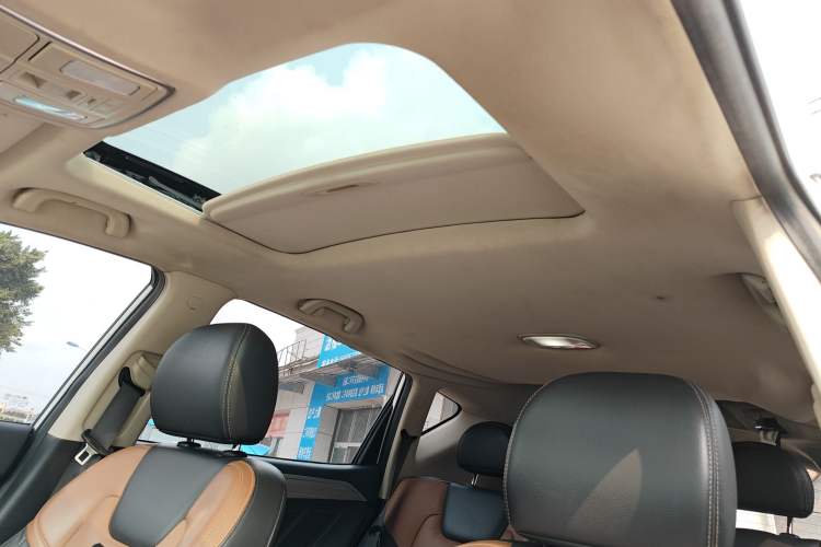 Used Geely Auto Vision X6 2016 1.3T CVT Flagship Model Headliner